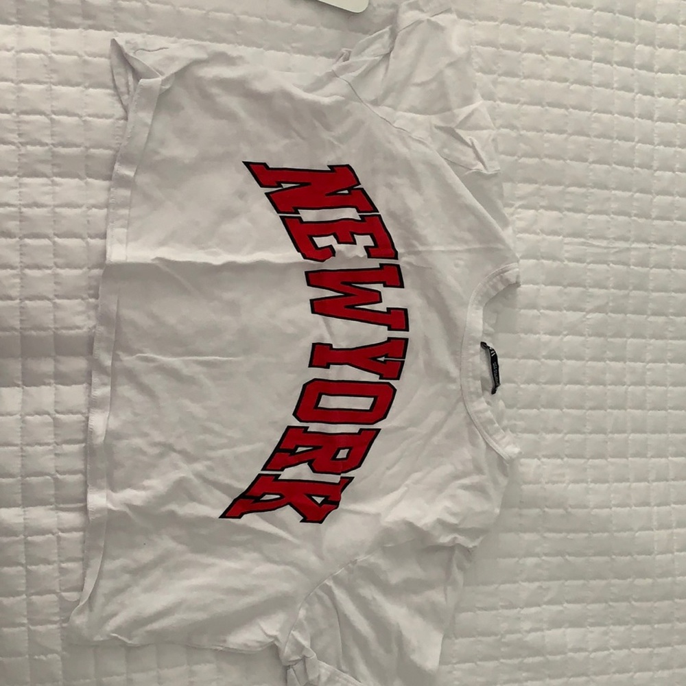 New York white cropped tee